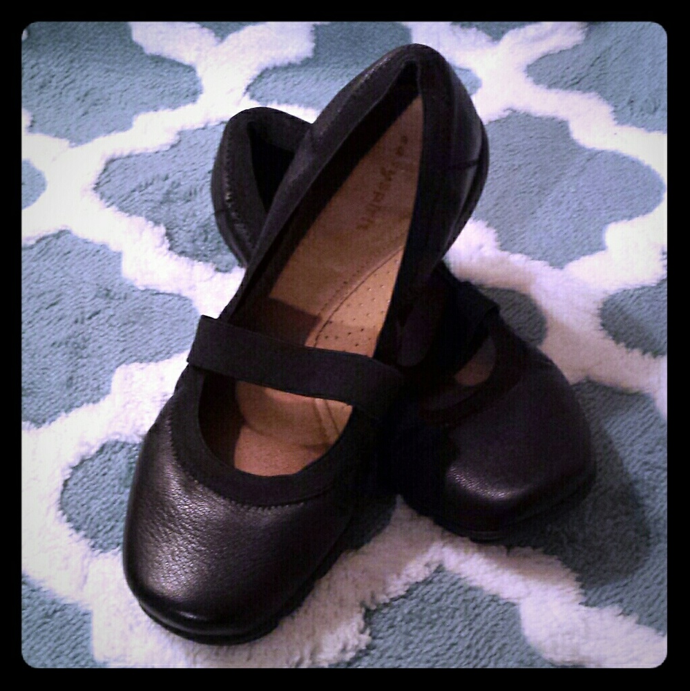 Easy Spirit slip-on shoes